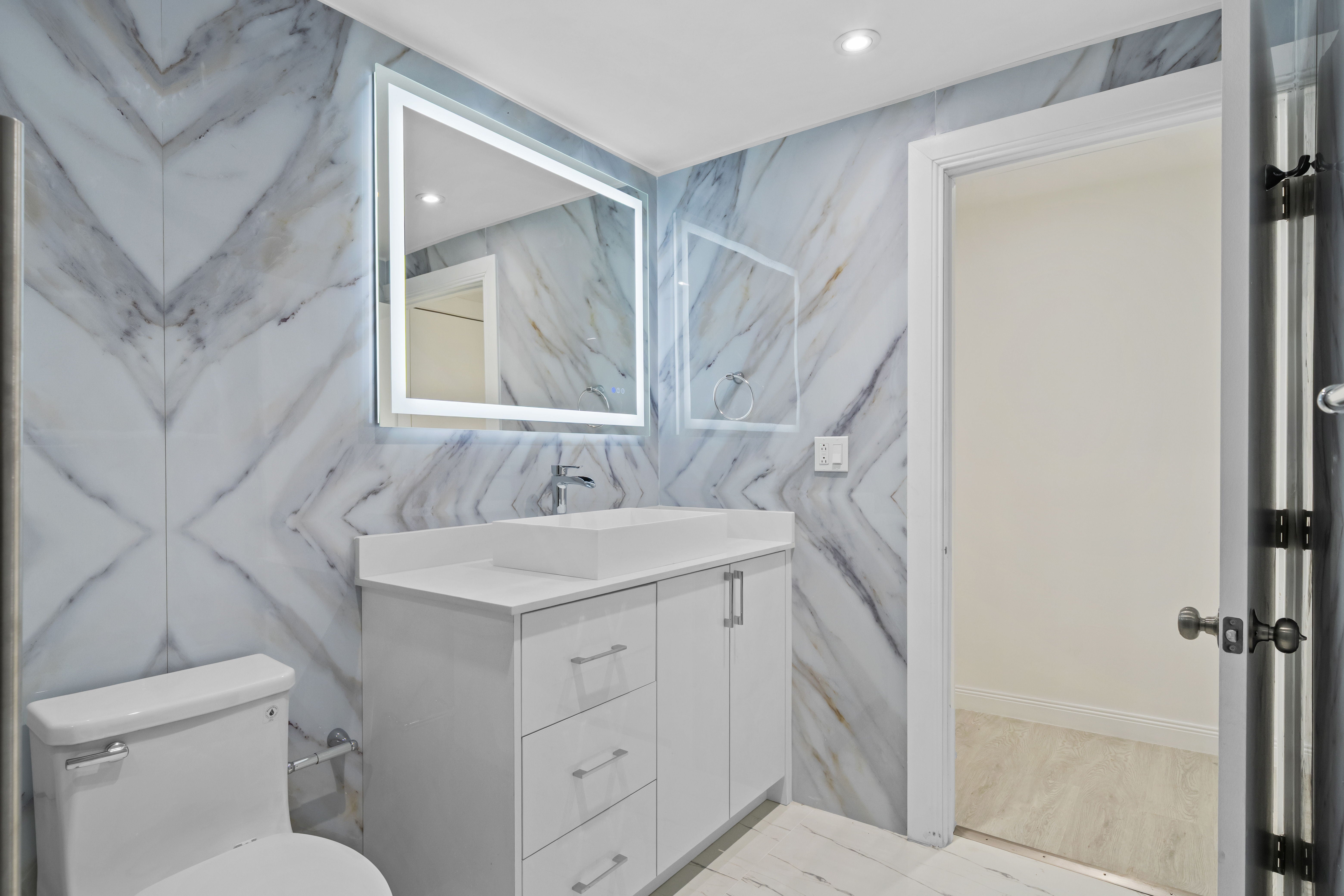 Top 5 Benefits of Continuous Marble Wall Panels – NewGen Depot