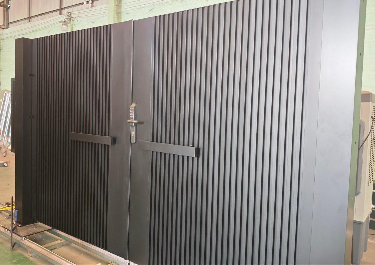 Aluminum Alloy Luxury Black Double Swing  Gate with digital lock and key-Wholesale